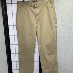 P20- 28- NWOT-LEE RELAX FIT KHAKI STRAIGHT LEG
